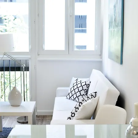 Concierge Rondo Onz Apartment Warsaw